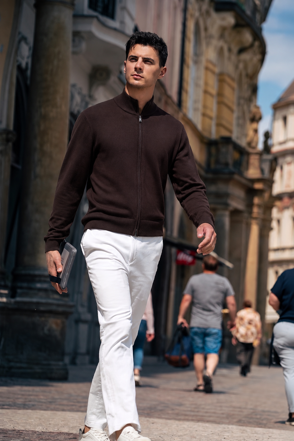 Pull homme zippé à col montant "Quiet Luxury" premium
